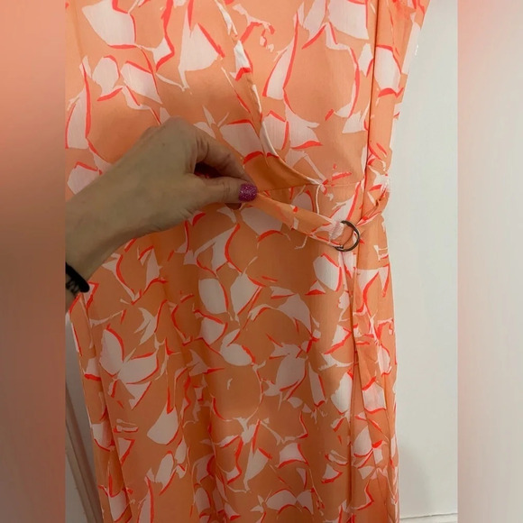 DKNY Floral Short Sleeve Front Wrap Dress - Picture 5 of 8